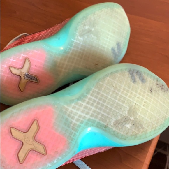 Nike Kobe X 10 Easter shoes - Picture 3 of 4